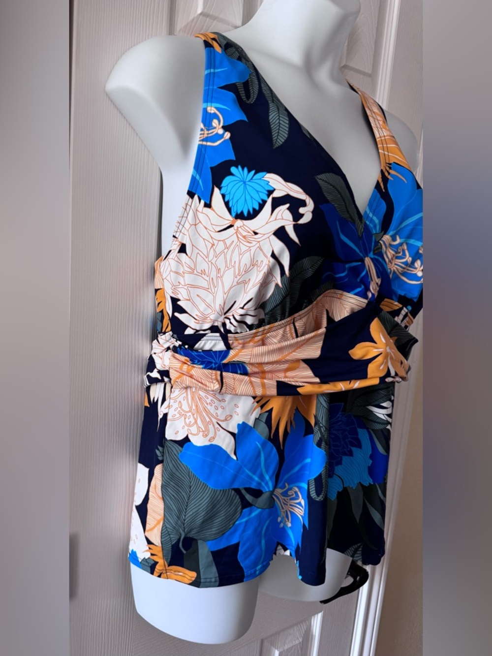 Lands’ End Wrap Style Tankini Top Crisscross Straps Plus 2X 20W-22W Navy Floral - Picture 2 of 10